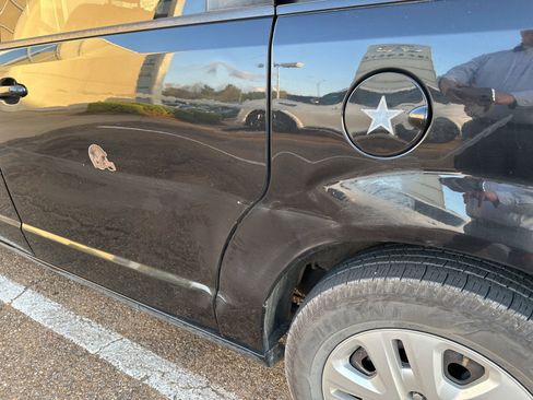 Used 2018 Dodge Grand Caravan SE w/ UConnect Hands-Free Group image 7