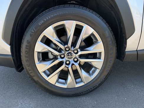 Used 2019 Toyota RAV4 XLE Premium FWD image 11