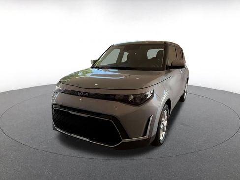 Used 2025 Kia Soul LX w/ LX Technology Package FWD image 6