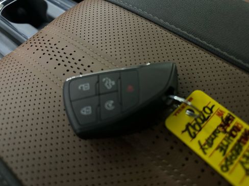 Used 2025 Chevrolet Silverado 1500 High Country w/ High Country Premium Package image 39