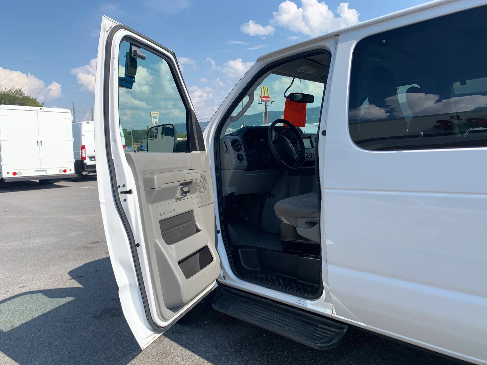 Used 2011 Ford E-350 and Econoline 350 XL w/ Interior Upgrade Pkg RWD image 8