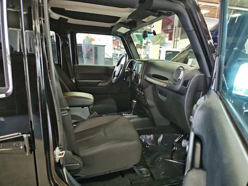 Used 2018 Jeep Wrangler Unlimited Sport w/ Connectivity Group AWD/4WD image 15