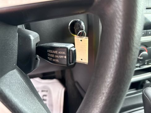 Used 2009 Chrysler 300 LX image 18