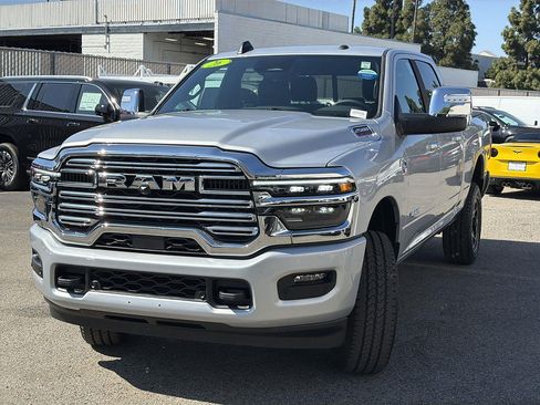 Used 2026 RAM 2500 Laramie AWD/4WD image 3