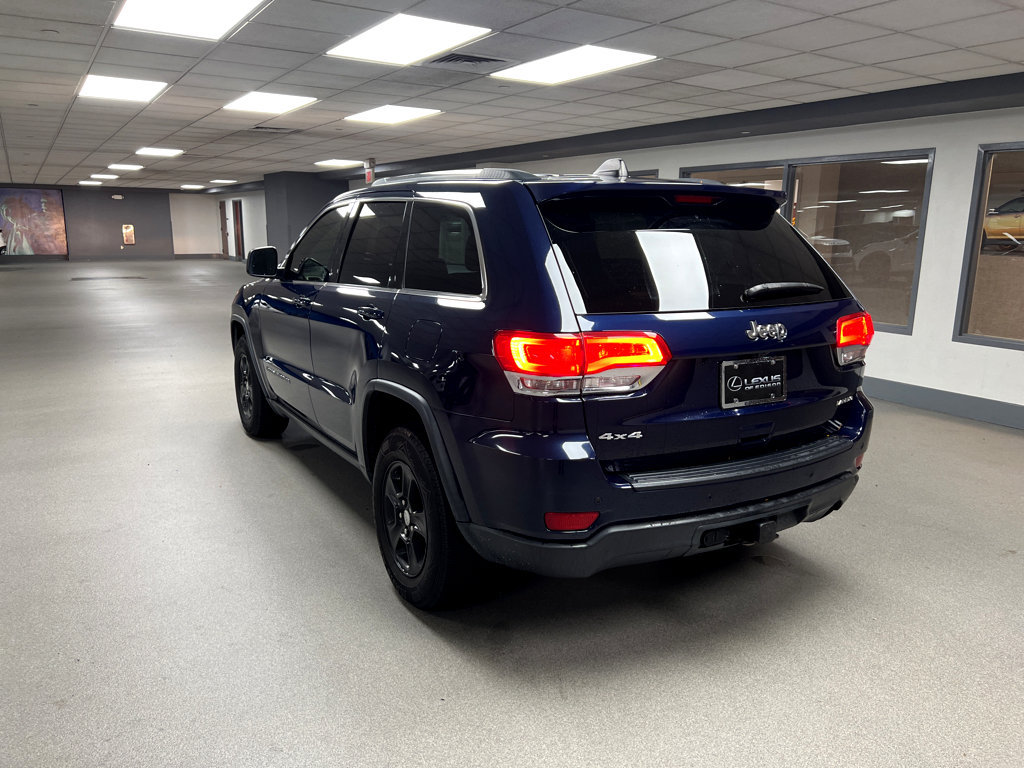 Used 2017 Jeep Grand Cherokee Laredo w/ Quick Order Package 23E AWD/4WD image 5