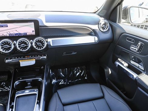 New 2024 Mercedes-Benz EQB 300 4MATIC image 17