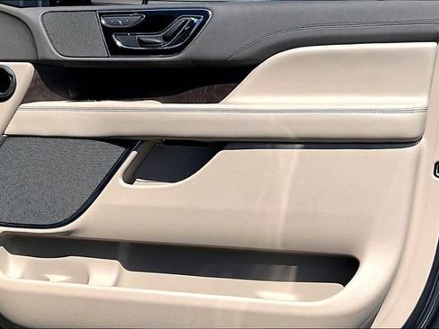 Used 2024 Lincoln Navigator Premiere AWD/4WD image 27