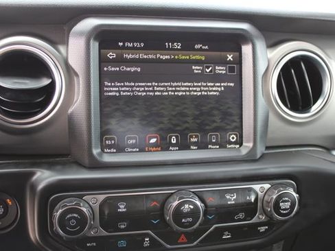 Used 2021 Jeep Wrangler Unlimited Rubicon 4xe image 18