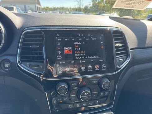 Used 2019 Jeep Grand Cherokee Altitude image 21