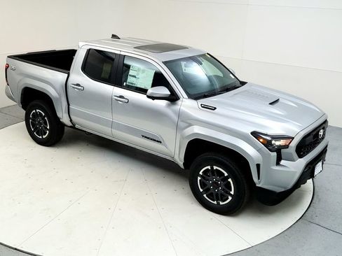 Used 2025 Toyota Tacoma TRD Sport w/ TRD Sport Premium Package AWD/4WD image 16