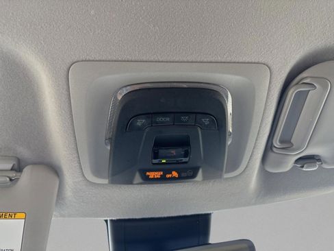 Used 2022 Toyota Corolla Cross XLE image 24