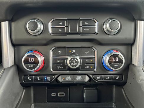 Used 2023 GMC Yukon XL SLT image 30