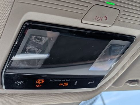 Used 2025 Volkswagen Atlas SE image 47