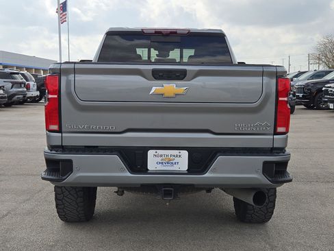 Used 2024 Chevrolet Silverado 2500 High Country w/ High Country Premium Package image 4