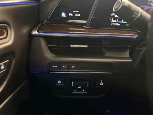 Used 2023 Cadillac Escalade ESV Sport Platinum RWD image 38
