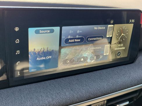 Certified 2025 Nissan Kicks SV FWD image 27