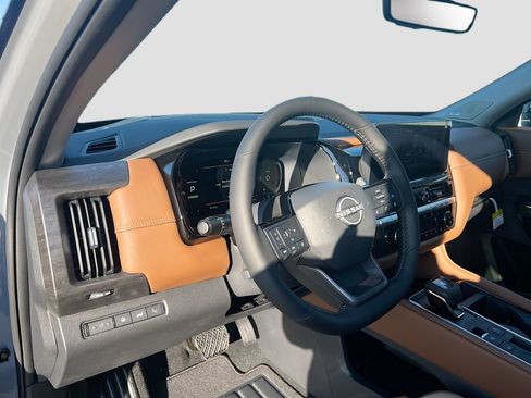 New 2026 Nissan Pathfinder Platinum image 9