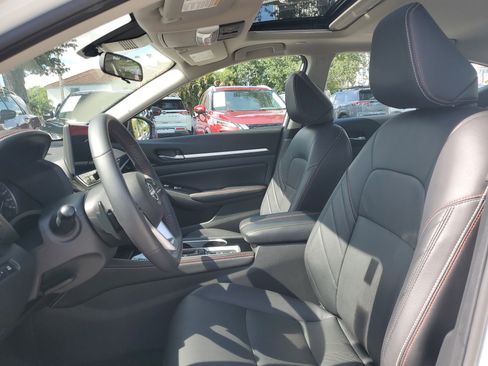 Certified 2024 Nissan Altima 2.0 SR image 11