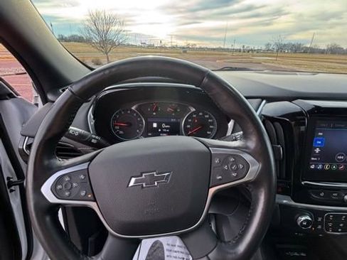 Used 2022 Chevrolet Traverse RS image 8