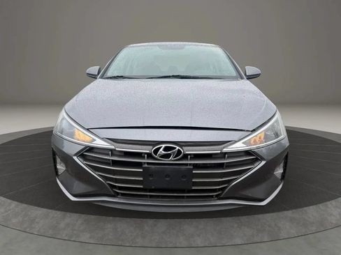 Used 2019 Hyundai Elantra SE FWD image 2