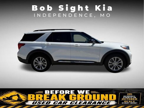 Used 2024 Ford Explorer XLT w/ Equipment Group 202A AWD/4WD image 12