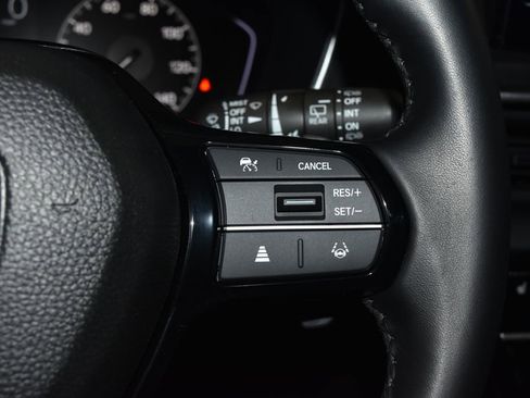 Used 2025 Honda Pilot EX-L image 10