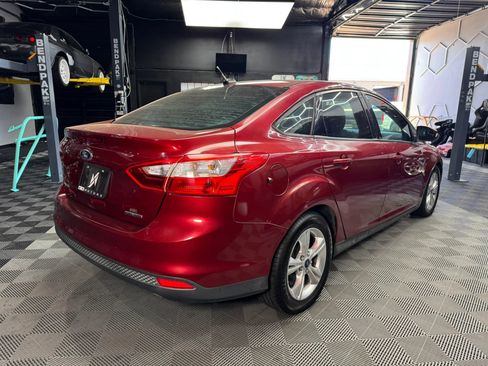 Used 2014 Ford Focus SE FWD image 2
