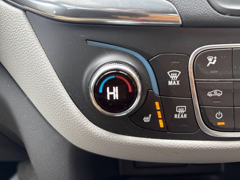 Used 2020 Chevrolet Equinox LT image 16