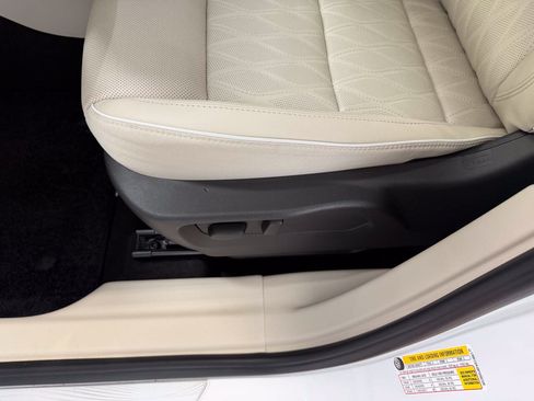 Used 2023 Buick Envision Avenir AWD/4WD image 21