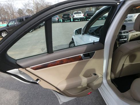 Used 2014 Mercedes-Benz C 250 Sedan image 29