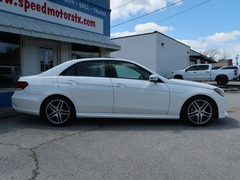 Used 2014 Mercedes-Benz E 550 4MATIC Sedan image 4