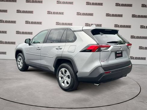 Used 2022 Toyota RAV4 LE AWD/4WD image 3
