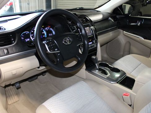 Used 2013 Toyota Camry LE FWD image 19
