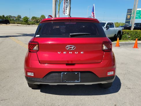Used 2023 Hyundai Venue Limited w/ Cargo Package FWD image 6