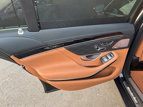 Used 2019 Mercedes-Benz S 560 Sedan w/ Premium Package image 32