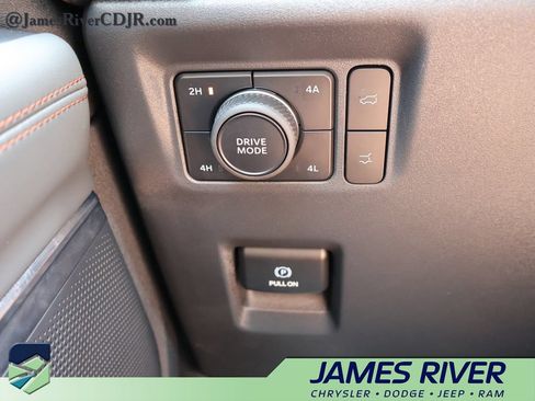 Used 2025 Ford Expedition Active AWD/4WD image 34