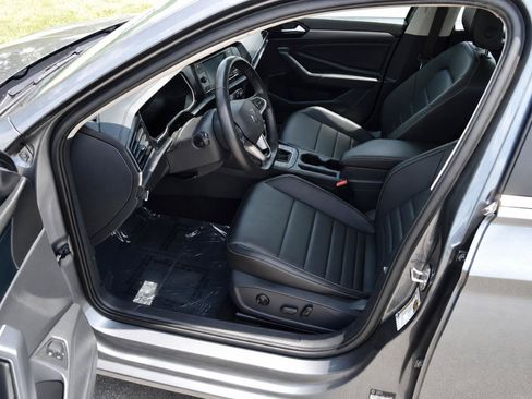 Used 2024 Volkswagen Jetta SE w/ Panoramic Sunroof Package FWD image 11
