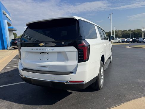 New 2026 Chevrolet Suburban LS image 4