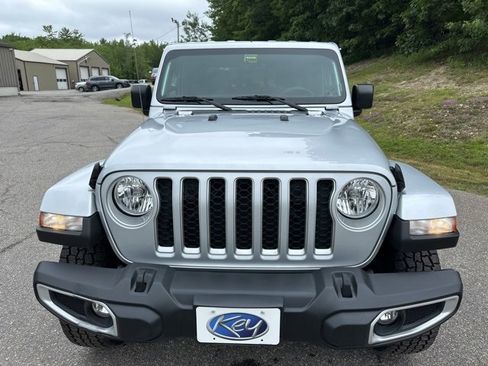 Used 2023 Jeep Gladiator Overland image 3