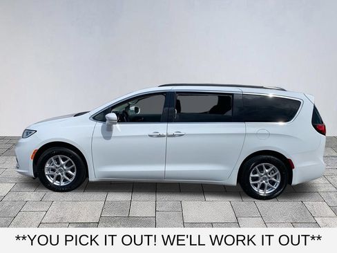 Used 2022 Chrysler Pacifica Touring-L FWD image 4
