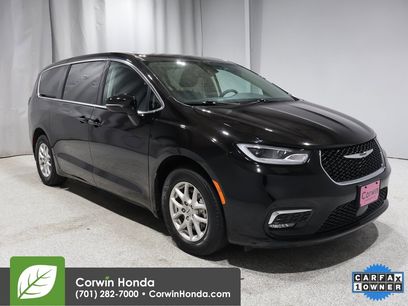 Used 2024 Chrysler Pacifica Touring-L