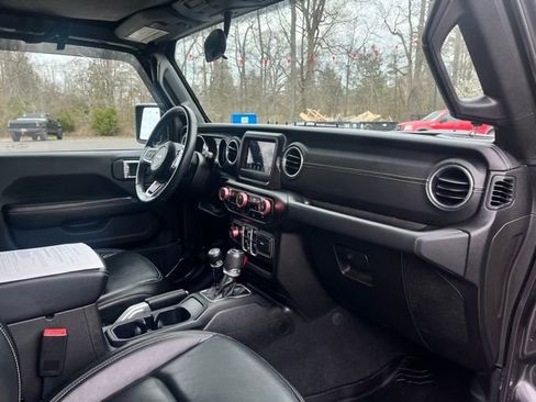 Used 2018 Jeep Wrangler Unlimited Sahara image 20