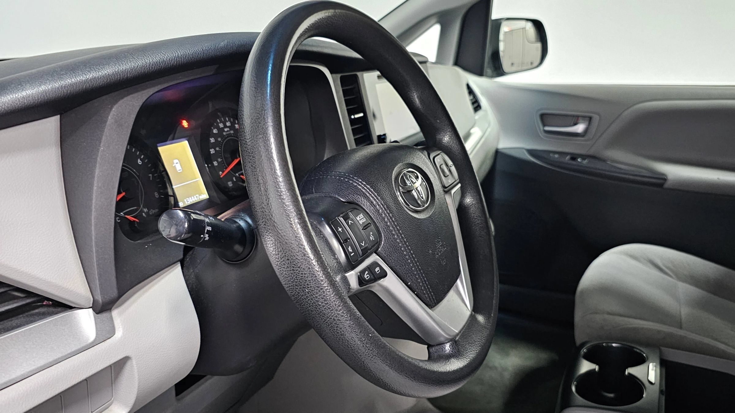 Used 2016 Toyota Sienna LE FWD image 11
