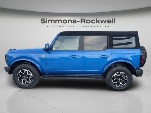 Used 2023 Ford Bronco Outer Banks AWD/4WD image 2
