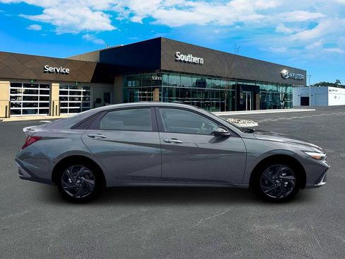 New 2026 Hyundai Elantra Sport FWD image 10