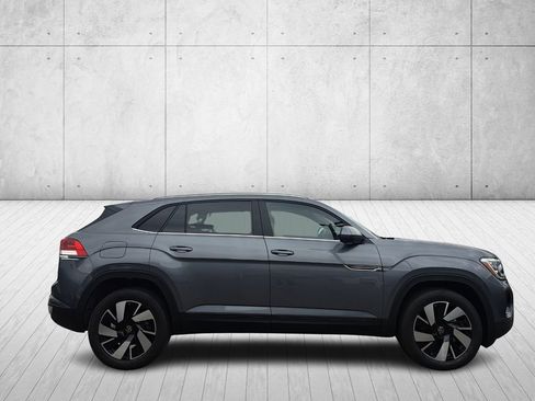 Used 2025 Volkswagen Atlas Cross Sport SE image 4
