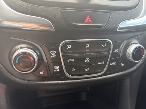 Used 2019 Chevrolet Equinox LT image 19