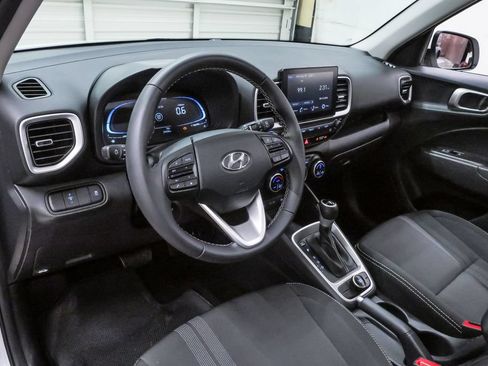 Certified 2024 Hyundai Venue SEL FWD image 2