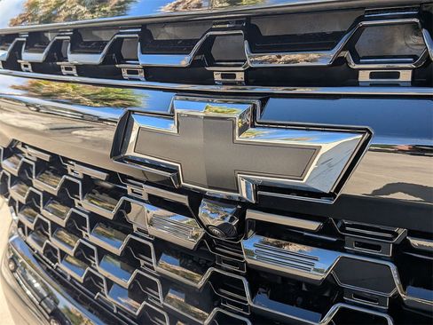 New 2026 Chevrolet Suburban Premier image 5