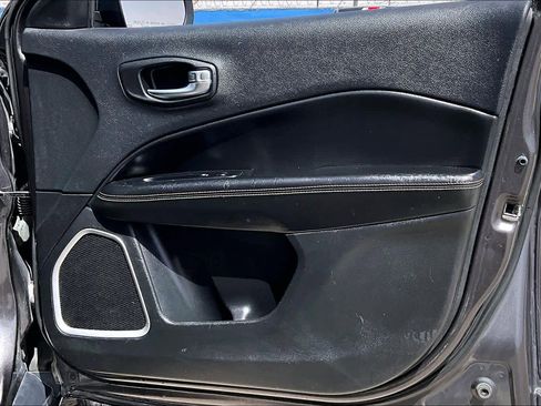 Used 2019 Jeep Compass Latitude w/ Cold Weather Group image 21